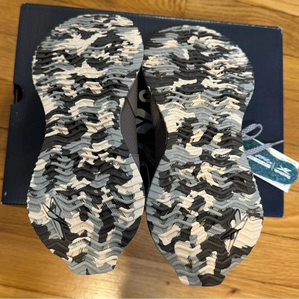 🚫SOLD🚫Reebok Zig Dynamica Sneaker - Women’s size 7 - Picture 5 of 7